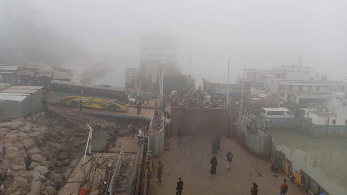 দৌলতদিয়া-পাটুরিয়া নৌপথে ফেরি চলাচল বন্ধ