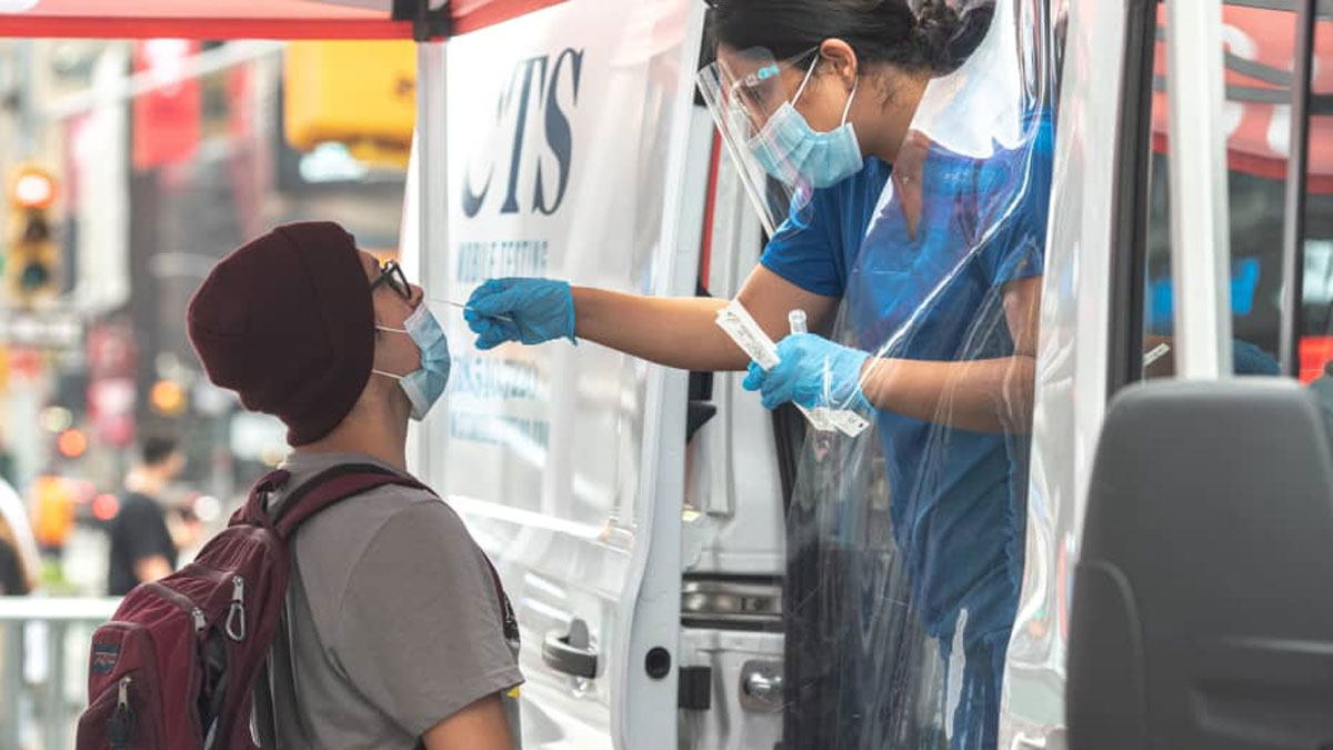 ২৪ ঘণ্টায় শনাক্ত নামল ২ লাখে