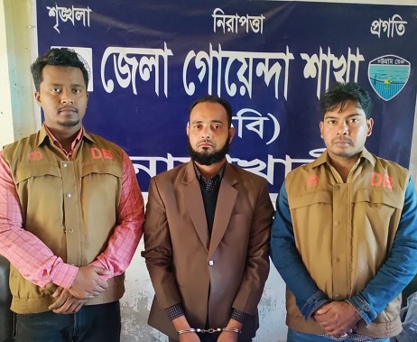 নোয়াখালীতে হত্যা মামলার আসামি ইয়াবাসহ গ্রেফতার