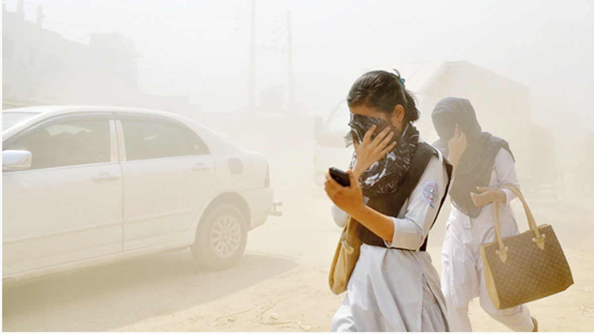 বায়ুদূষণে আবারও শীর্ষে ঢাকা