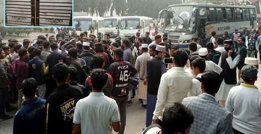 ইবির ফটকে তালা ঝুলিয়ে ৫ দফা দাবিতে খেলোয়াড়দের বিক্ষোভ