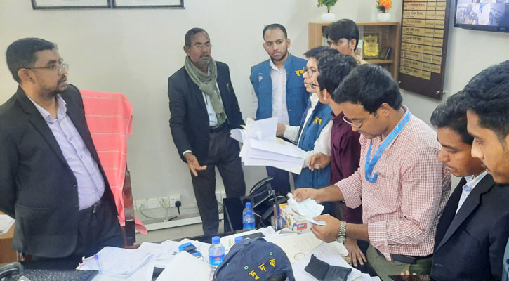 কক্সবাজারে পাসপোর্ট অফিসে দুদকের অভিযান: দুই দালালকে ১০ দিনের সাজা