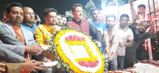 আশুলিয়া কেন্দ্রীয় শহীদ মিনারে সর্বস্তরের মানুষের শ্রদ্ধা