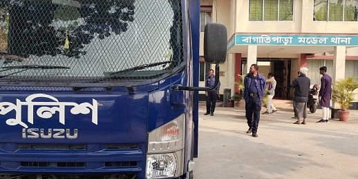 ওয়ারেন্টভুক্ত পলাতক আসামিকে গ্রেফতার করেছে পুলিশ