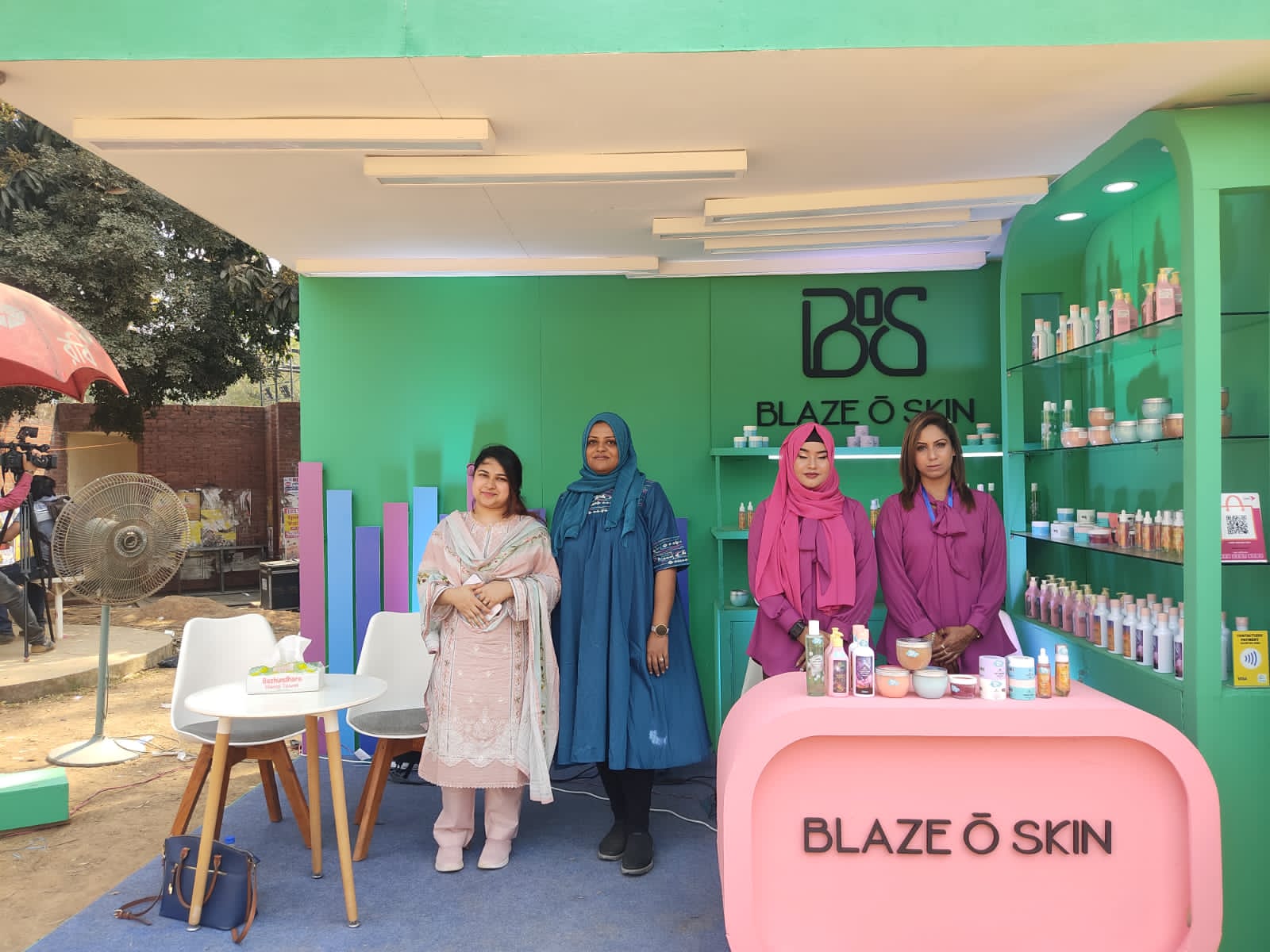 পুনর্মিলনী অনুষ্ঠানে নজর কেড়েছে ব্লেইজ ও স্কিনের প্যাভিলিয়ন