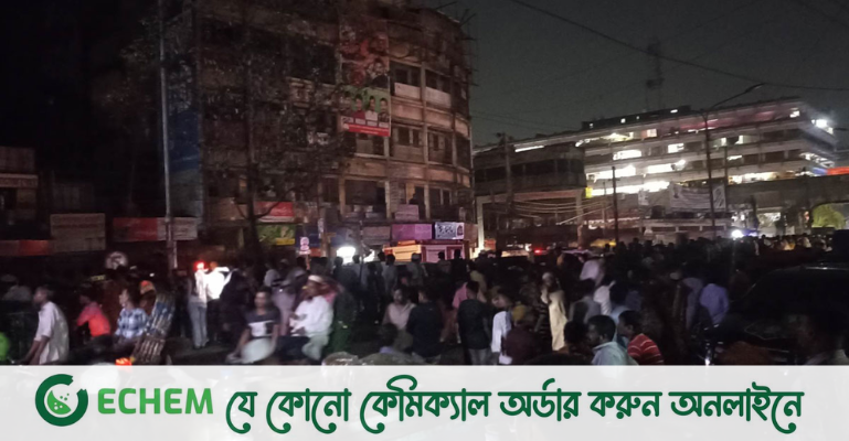 ভবনের নিচে ফাটল, বড় দুর্ঘটনার আশঙ্কায় সাময়িক বন্ধ উদ্ধারকাজ