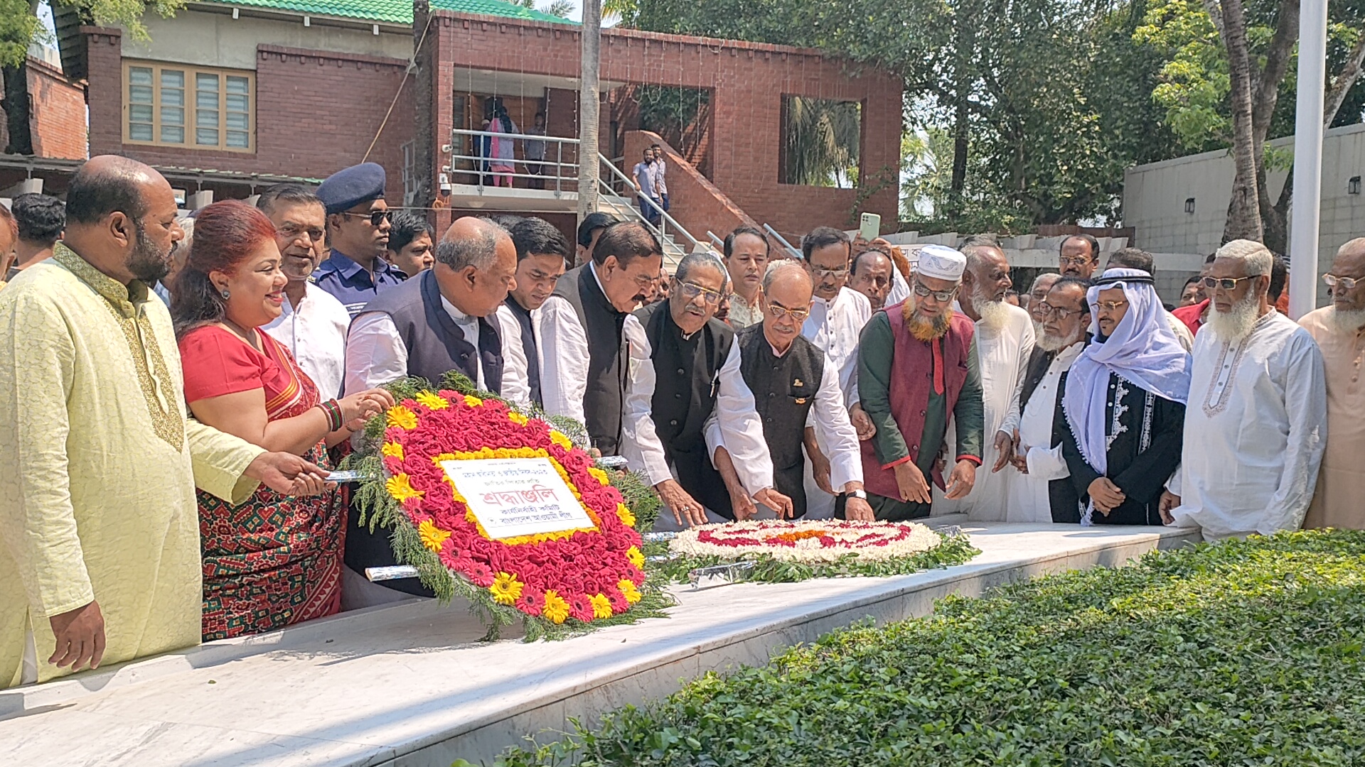 স্বাধীনতা দিবসে বঙ্গবন্ধুর সমাধিতে কেন্দ্রীয় আওয়ামী লীগের শ্রদ্ধা