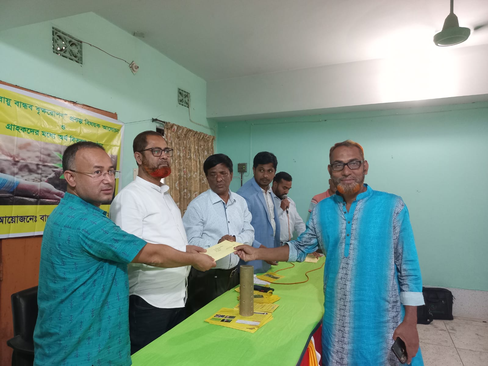 বাগাতিপাড়ায় গাছের চারা রোপণেই মিলছে টাকা