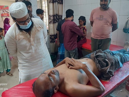 জামালপুরে জেলা পরিষদের সদস্যের হামলায় সাংবাদিক আহত
