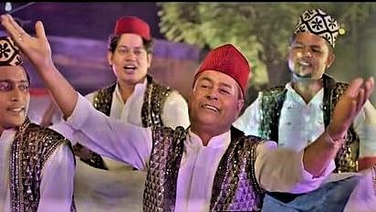 টিকাটুলীর মোড়ে একটা সিনেমা হল রয়েছে...ভাইরাল গানের শিল্পী কি করছেন এখন?