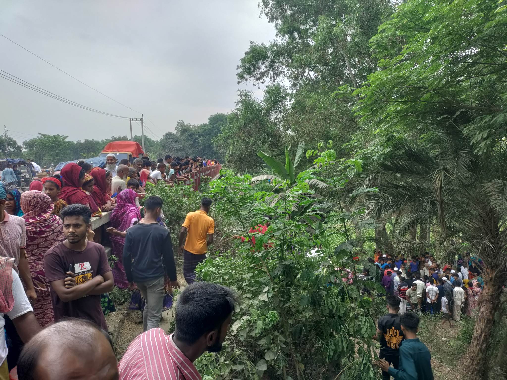ফরিদপুরে নারী শ্রমিকের ক্ষত-বিক্ষত লাশ উদ্ধার