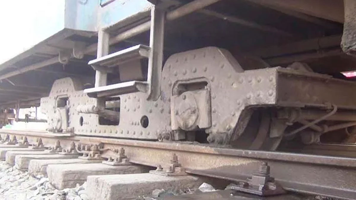 ঢাকার সঙ্গে চট্টগ্রাম-সিলেটের রেল যোগাযোগ বন্ধ