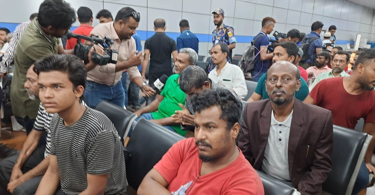 দেশে ফিরলেন সুদান থেকে সরিয়ে নেওয়া ১৩৫ বাংলাদেশি