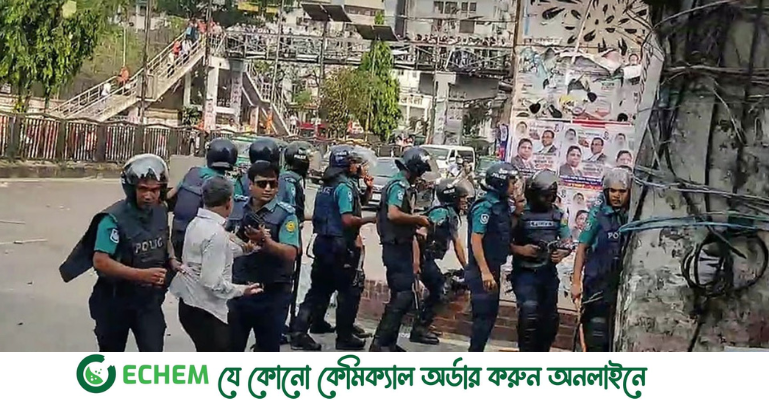 সায়েন্সল্যাবে পুলিশ-বিএনপির ধাওয়া-পাল্টা ধাওয়া, বাসে আগুন