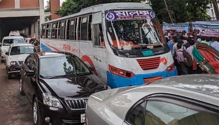 আ.লীগ-বিএনপির সমাবেশ ঘিরে রাজধানীর সড়কে যানজট