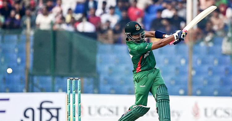 প্রথম ওভারেই ফারুকির বলে বোল্ড রনি