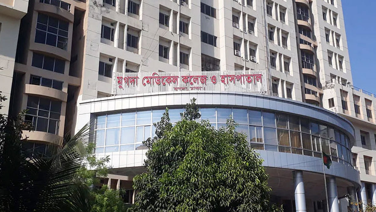 ডেঙ্গু আক্রান্ত শিশুকে ভর্তি নিয়ে হাতাহাতি