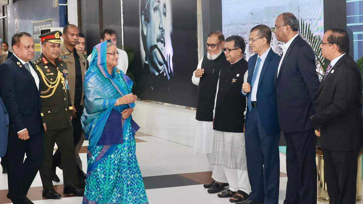 বাংলাদেশে পৌঁছেছেন প্রধানমন্ত্রী