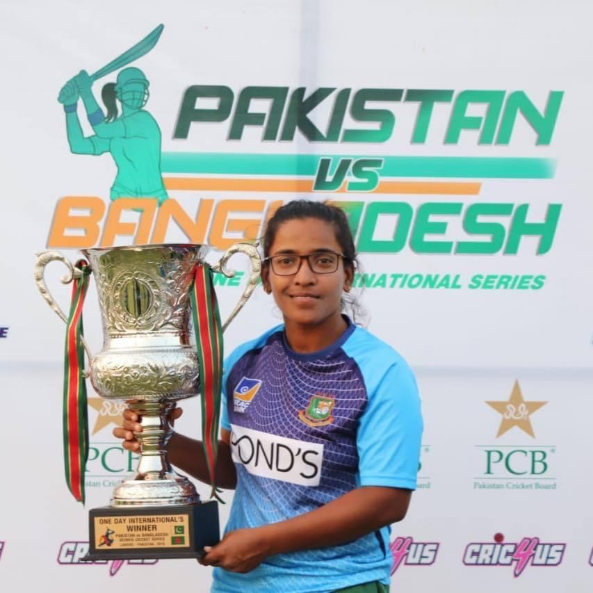 ফেসবুকে ক্রিকেট ছাড়ার ঘোষণা রুমানার