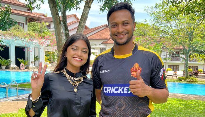 'মানিকে মাগে হিতে' গায়িকার সঙ্গে গান গাইলেন সাকিব