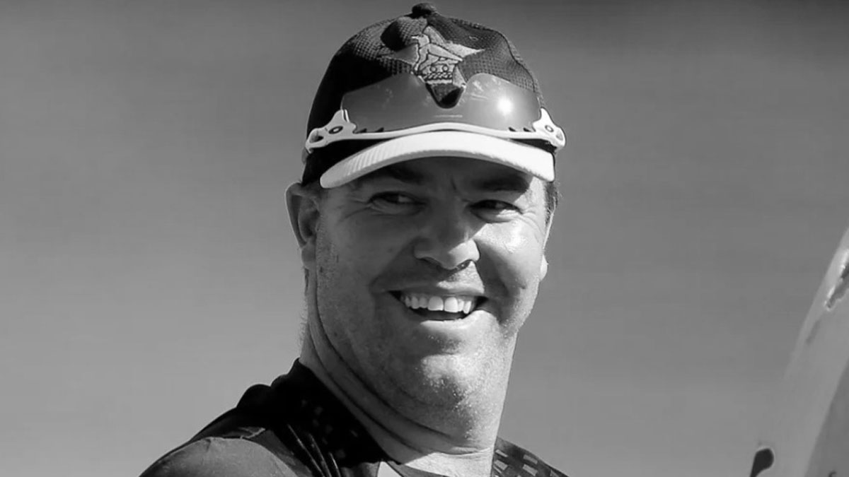 ক্যান্সারের কাছে হেরে না ফেরার দেশে বাংলাদেশের সাবেক বোলিং কোচ স্ট্রিক