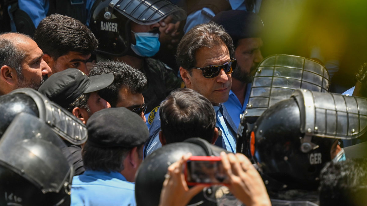 ‘পাকিস্তান সেনাবাহিনীর বিরুদ্ধে বিপ্লব করতে চেয়েছিলেন ইমরান’