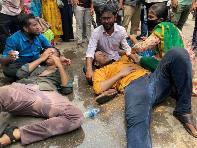 নীলক্ষেতে সাত কলেজের বেশ কয়েকজন শিক্ষার্থী অসুস্থ