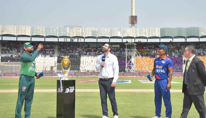 এশিয়া কাপের উদ্বোধনী ম্যাচে টস জিতে ব্যাটিংয়ে পাকিস্তান