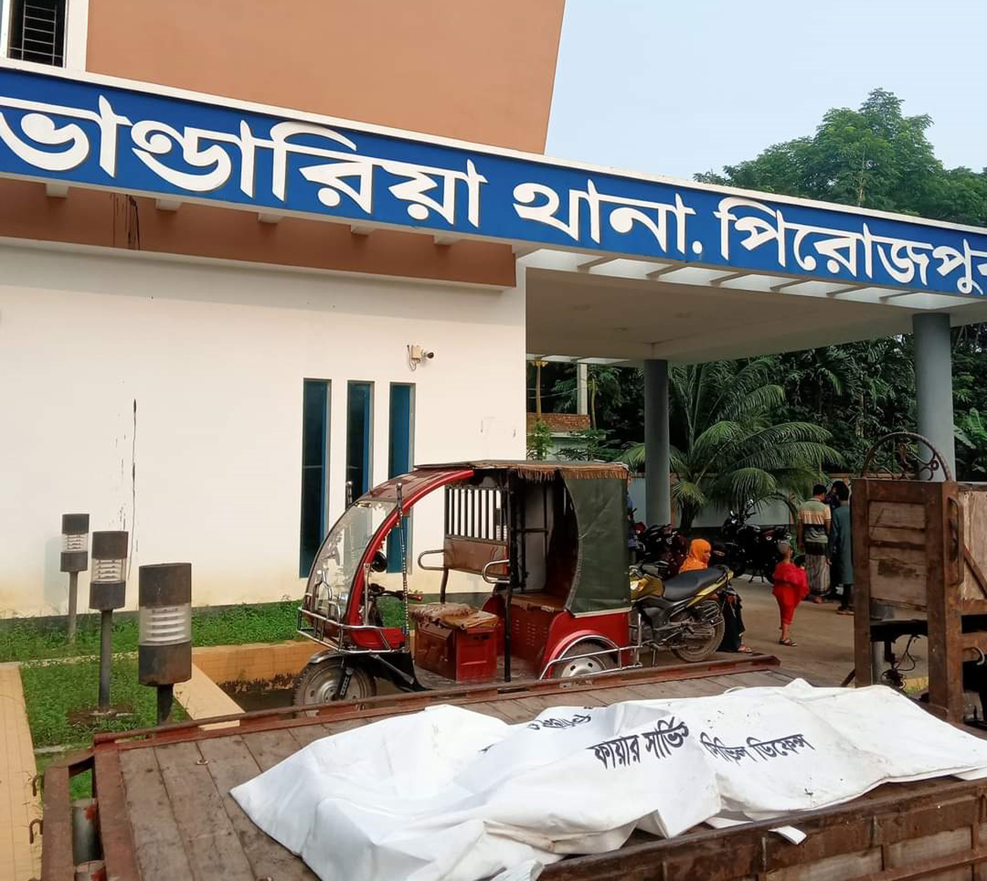 গৃহবধূকে শ্বাসরোধ করে হত্যা, শাশুড়িসহ ৫ জন আটক