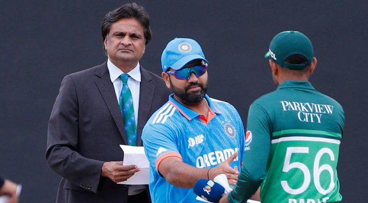 টস জিতে ফিল্ডিংয়ে পাকিস্তান