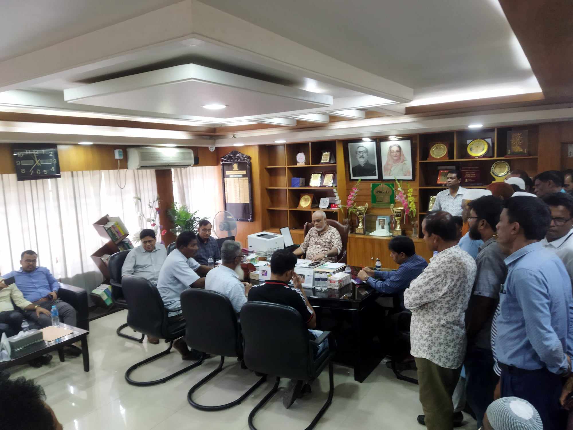 দাবি আদায়ে এক সপ্তাহের আল্টিমেটাম ইবি কর্মকর্তাদের