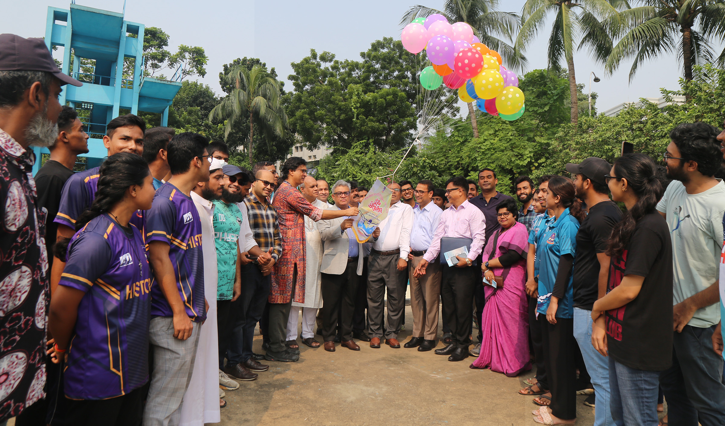 ঢাবিতে আন্তঃবিভাগ সাঁতার প্রতিযোগিতা শুরু
