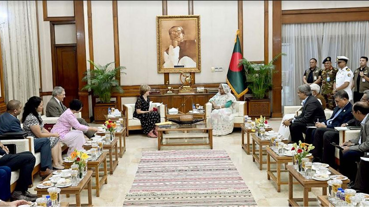 বাংলাদেশে গণতন্ত্র সমুন্নত রাখতে আমরা অঙ্গীকারাবদ্ধ :শেখ হাসিনা