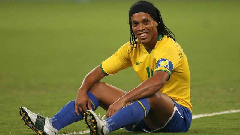 ঢাকায় পৌঁছেছেন রোনালদিনহো