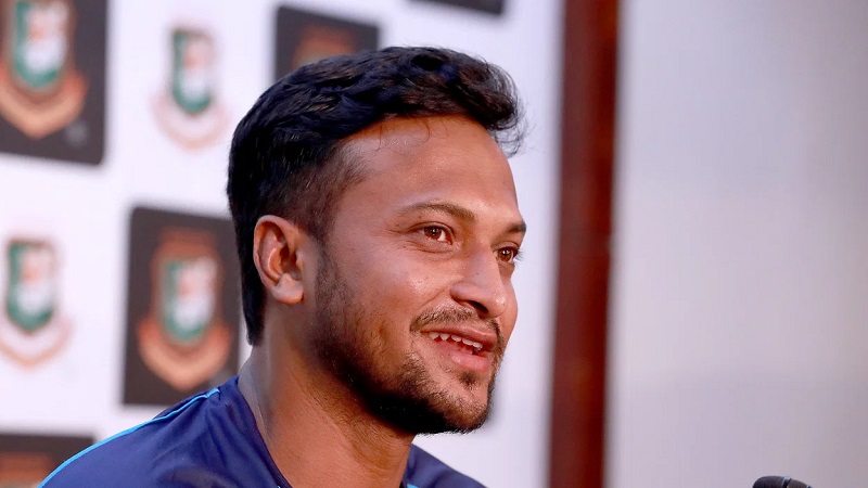 হঠাৎ দেশে ফিরলেন সাকিব