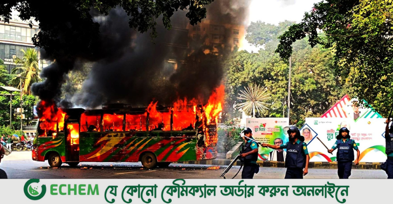 হাইকোর্টের সামনে যাত্রী নামিয়ে বাসে আগুন
