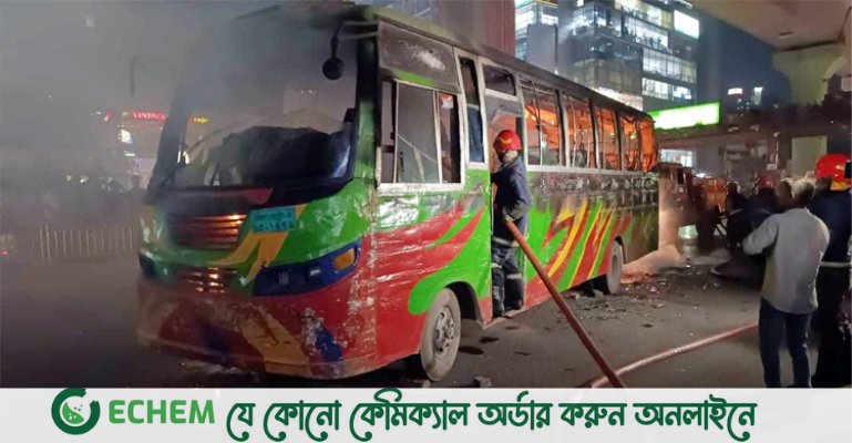 বাংলামোটরে যাত্রীবাহী বাসে আগুন
