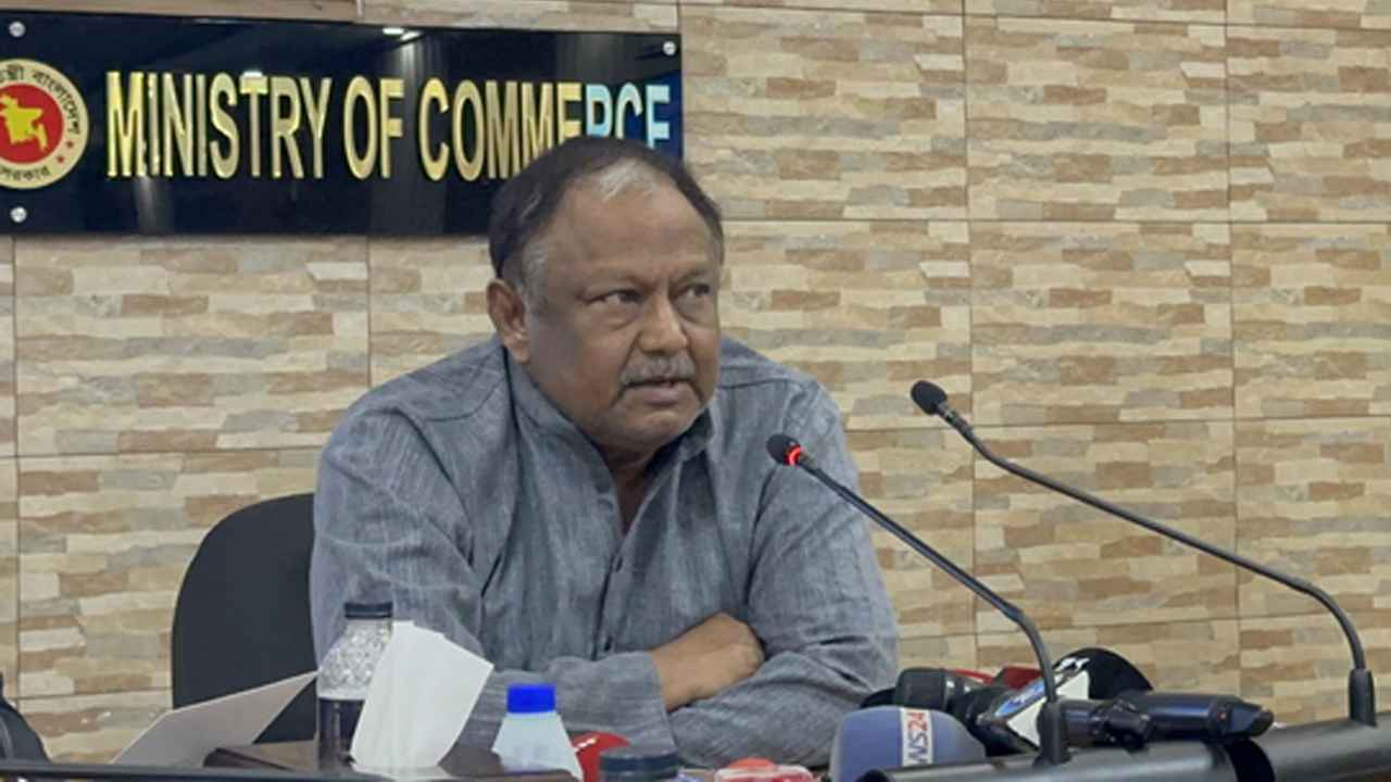 আমার এলাকায় কষ্ট নেই, নারীরা তিনবার করে লিপস্টিক লাগাচ্ছে: বাণিজ্যমন্ত্রী