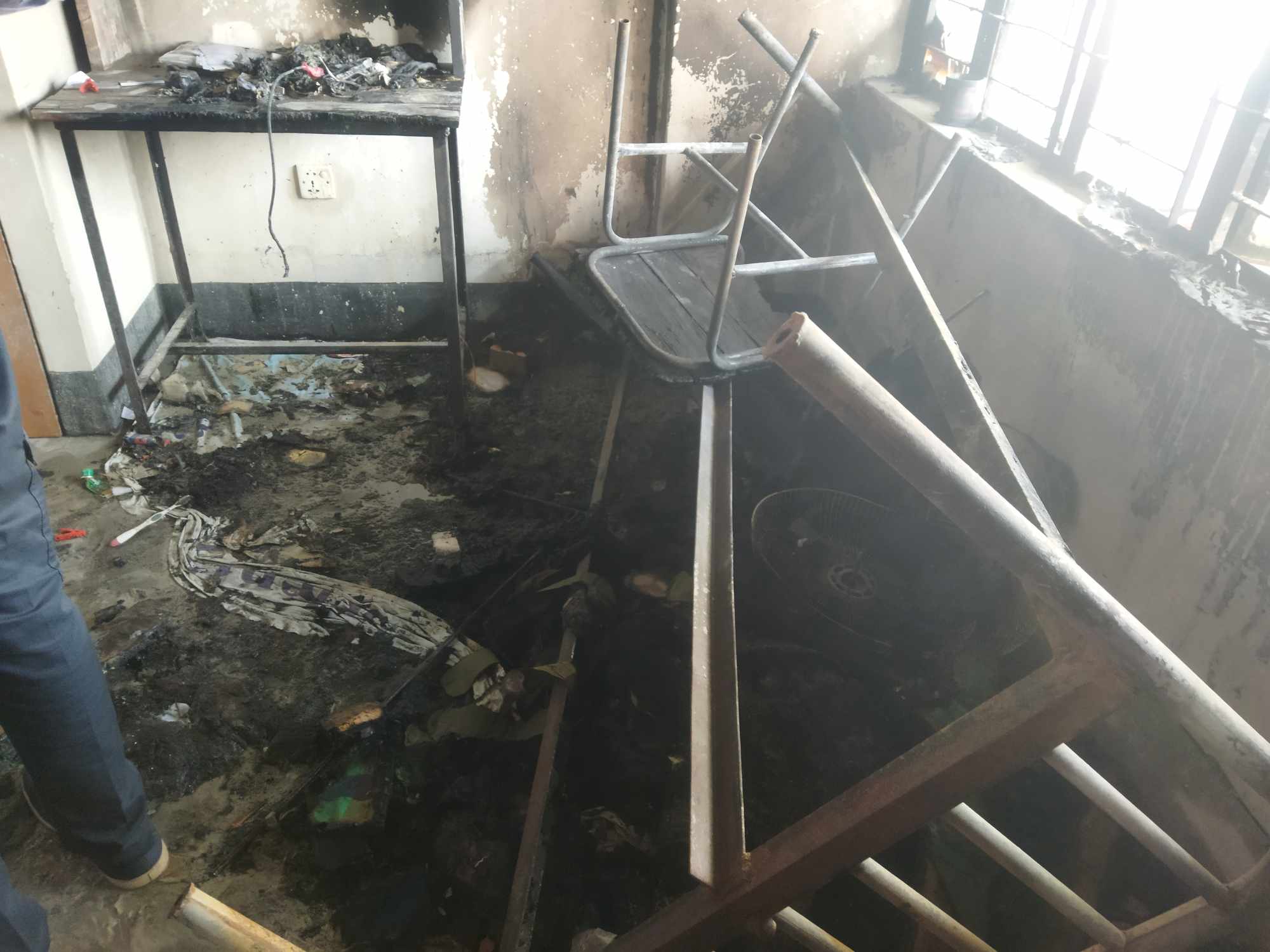 যবিপ্রবির ছাত্র হলে আগুন, শিক্ষার্থীদের প্রচেষ্টায় নিয়ন্ত্রণে