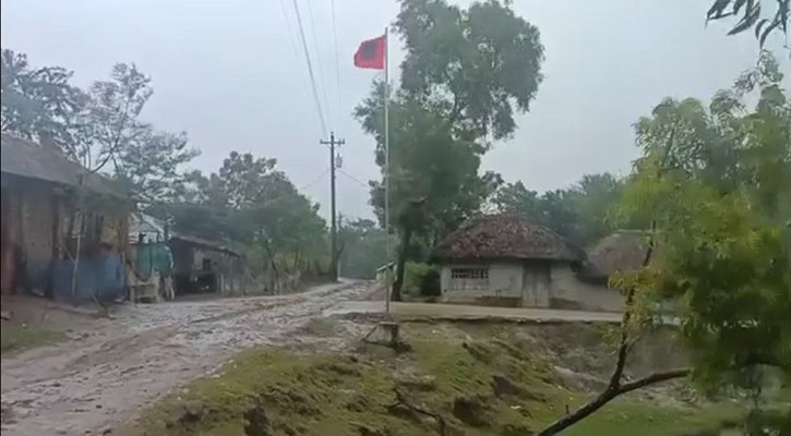 ঘূর্ণিঝড়ের প্রভাবে সাতক্ষীরা উপকূলে ৩০ কি.মি. বেগে ঝড়ো হাওয়া