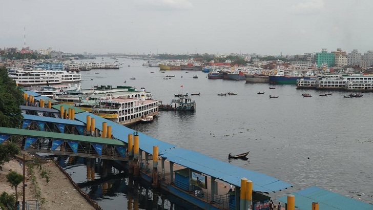 ২০ ঘণ্টা পর বরিশালে লঞ্চ চলাচল স্বাভাবিক