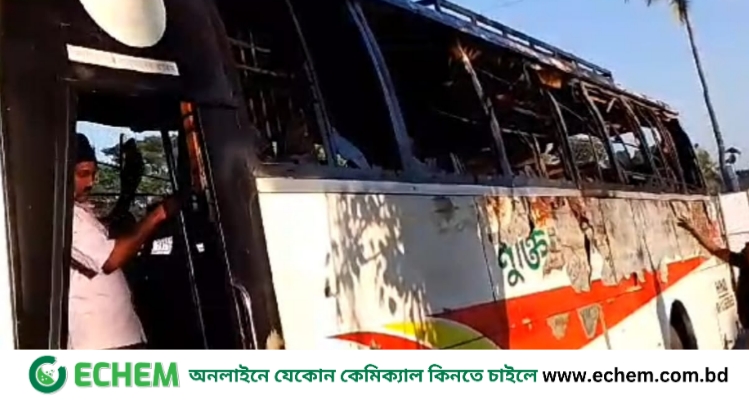 নাটোরে দাঁড়িয়ে থাকা বাসে আগুন
