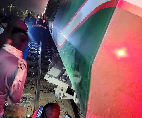 ৯ ঘণ্টা পর ট্রেন চলাচল স্বাভাবিক