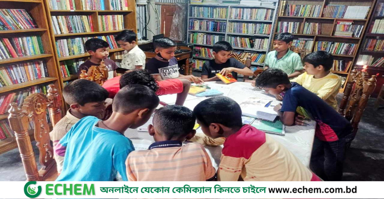 পুলিশ কর্মকর্তার 'বাতিঘর আদর্শ পাঠাগার' এক তথ্যের সংগ্রহশালা