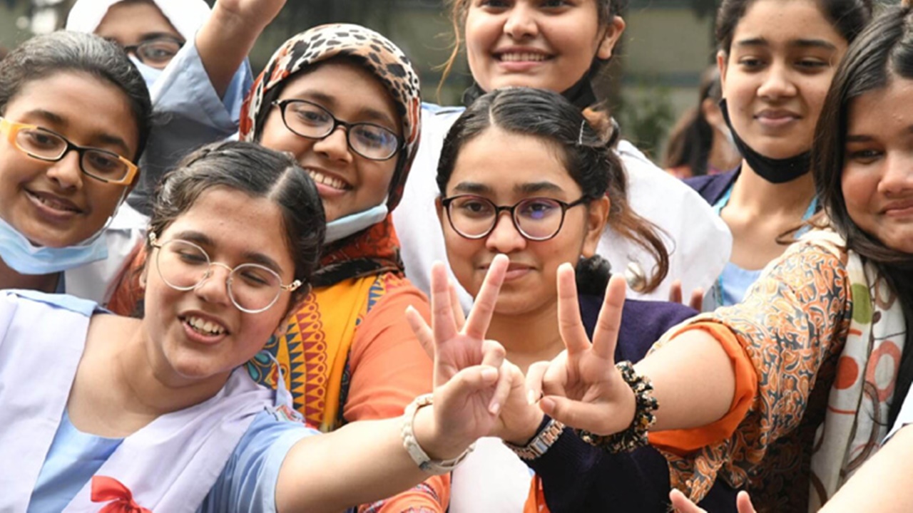 এইচএসসি পরীক্ষার ফল হস্তান্তর সকাল ১০টায়