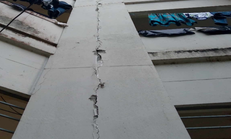 ভূমিকম্পে কুবির হলে ফাটল, আতঙ্কিত শিক্ষার্থীরা