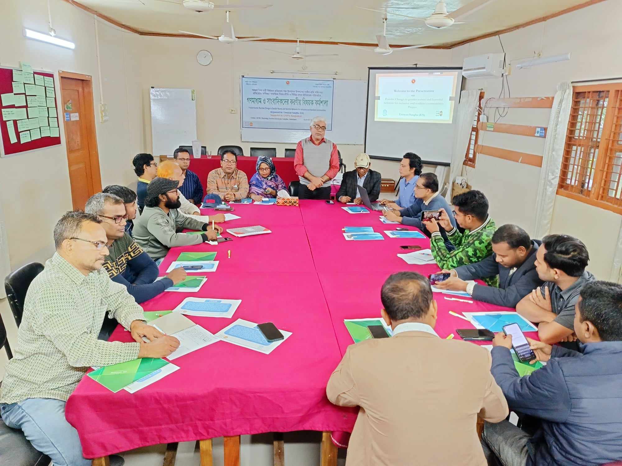 জামালপুরে নারীর প্রতি সহিংসতা প্রতিরোধে গণমাধ্যমের করণীয় বিষয়ক কর্মশালা