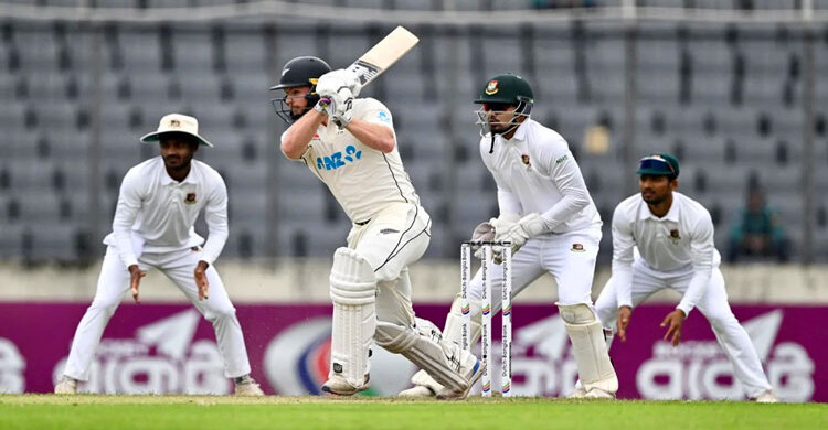 মারকুটে ফিলিপসে এগোচ্ছে নিউজিল্যান্ড