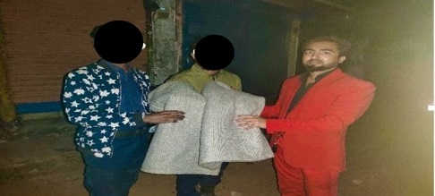 কয়রা রিপোর্টার্স ইউনিটির পক্ষ থেকে কম্বল বিতরণ