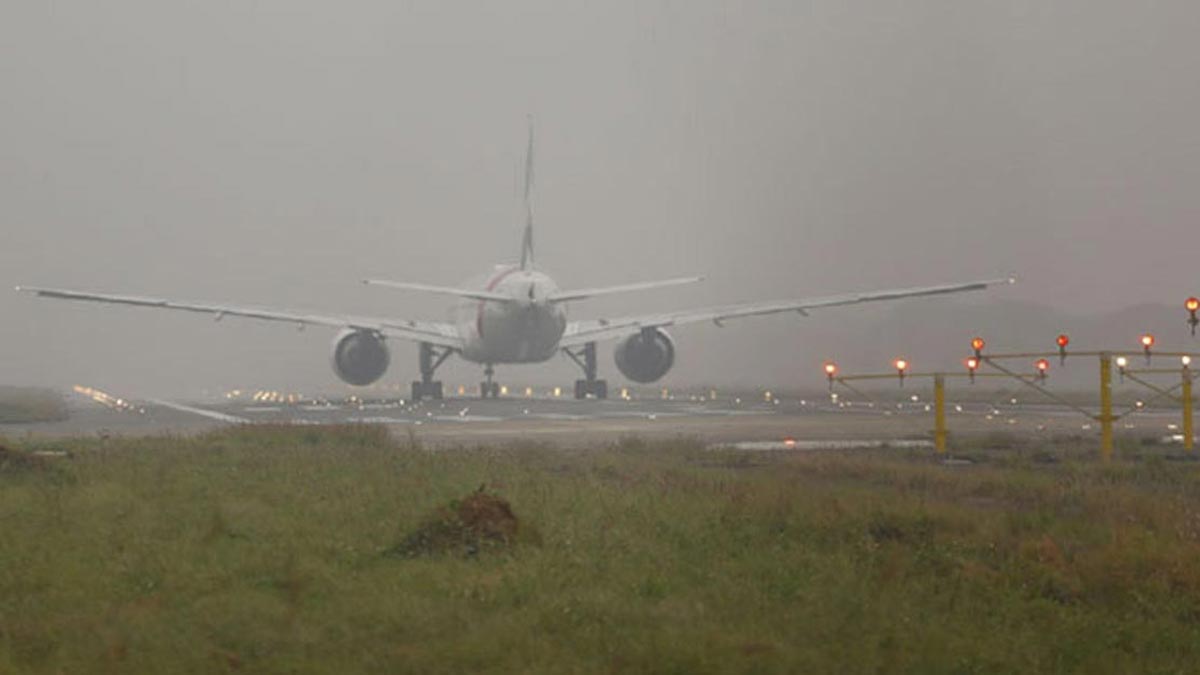 ঢাকায় নামতে পারল না ১২ ফ্লাইট